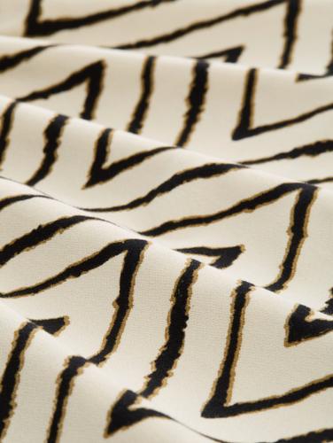 Plus Size - T-Shirt mit V-Ausschnitt 46 Regular Fit - Natural Zig Zag Design