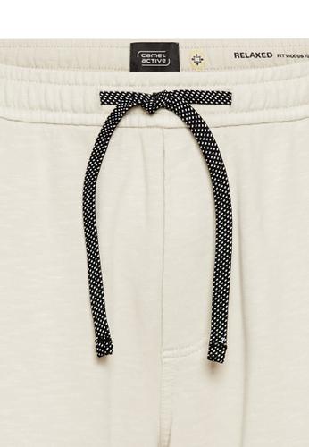 Bermuda Shorts mit elastischem Bund L Relaxed Fit - Beige