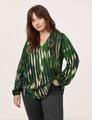 Print-Bluse mit V-Ausschnitt 48 Figurumspielend | Lässige Passform - Treetop Green Gemustert