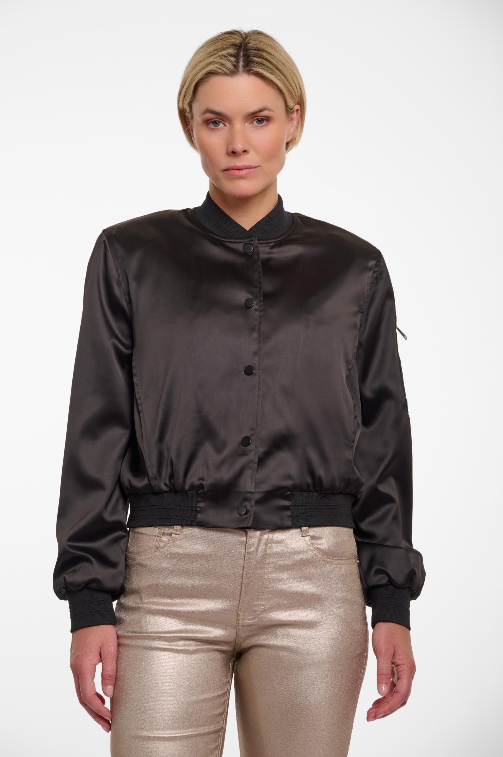 Banner.7002521 34 - Black