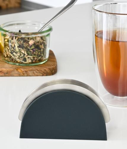 Teebeutelpresse SQUEETEA, grau, mit Ständer