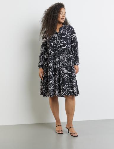 Ausgestelltes Stufenkleid mit Unterkleid 50 A-Linie | Ausgestellt - Navy Gemustert
