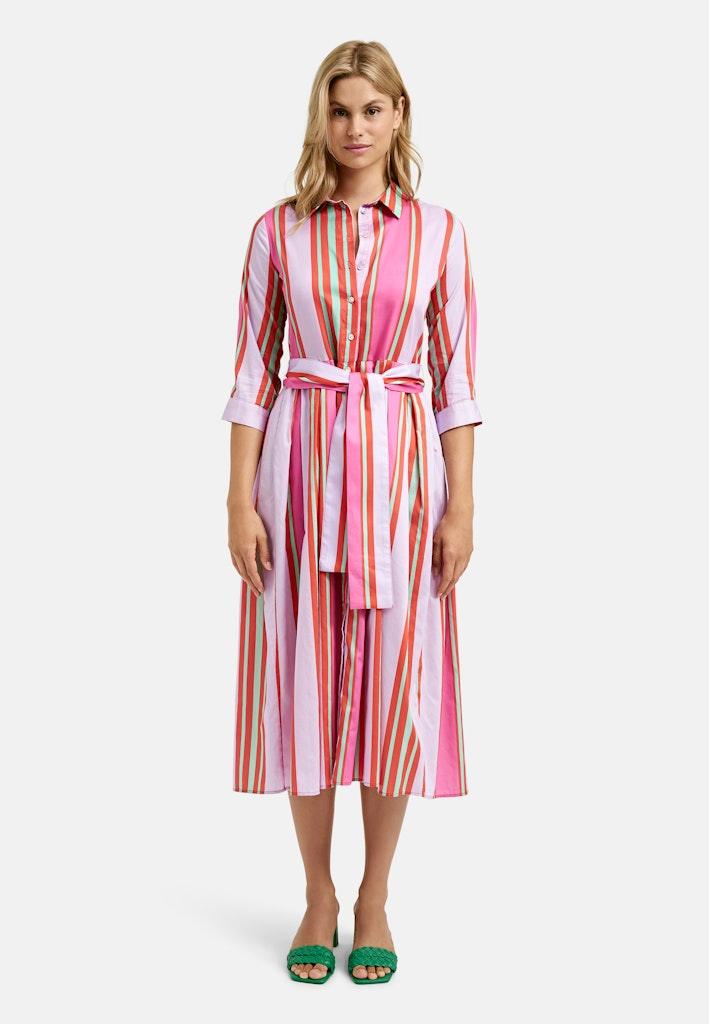 Dress with collar, placket, 3/4 sleeves, wide skirt and belt Rot 44