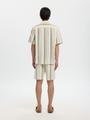 SLHRLXCAL SS SHIRT RESORT M Locker geschnitten - Egret