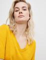 T-Shirt mit V-Ausschnitt 44 Figurbetont - Golden Cumin