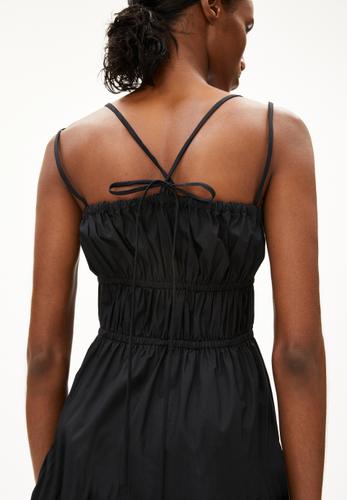 HETMALAA L Fitted - Black