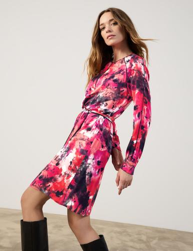 Gemustertes Kleid mit Bindegürtel 44 Figurumspielend - Geranium Gemustert