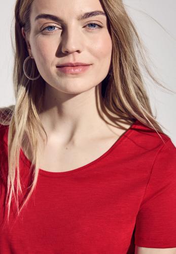 Basic T-Shirt in Unifarbe 38 - Glory Red