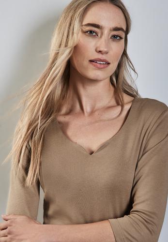 Shirt mit Herzausschnitt 42 - Honey Sand